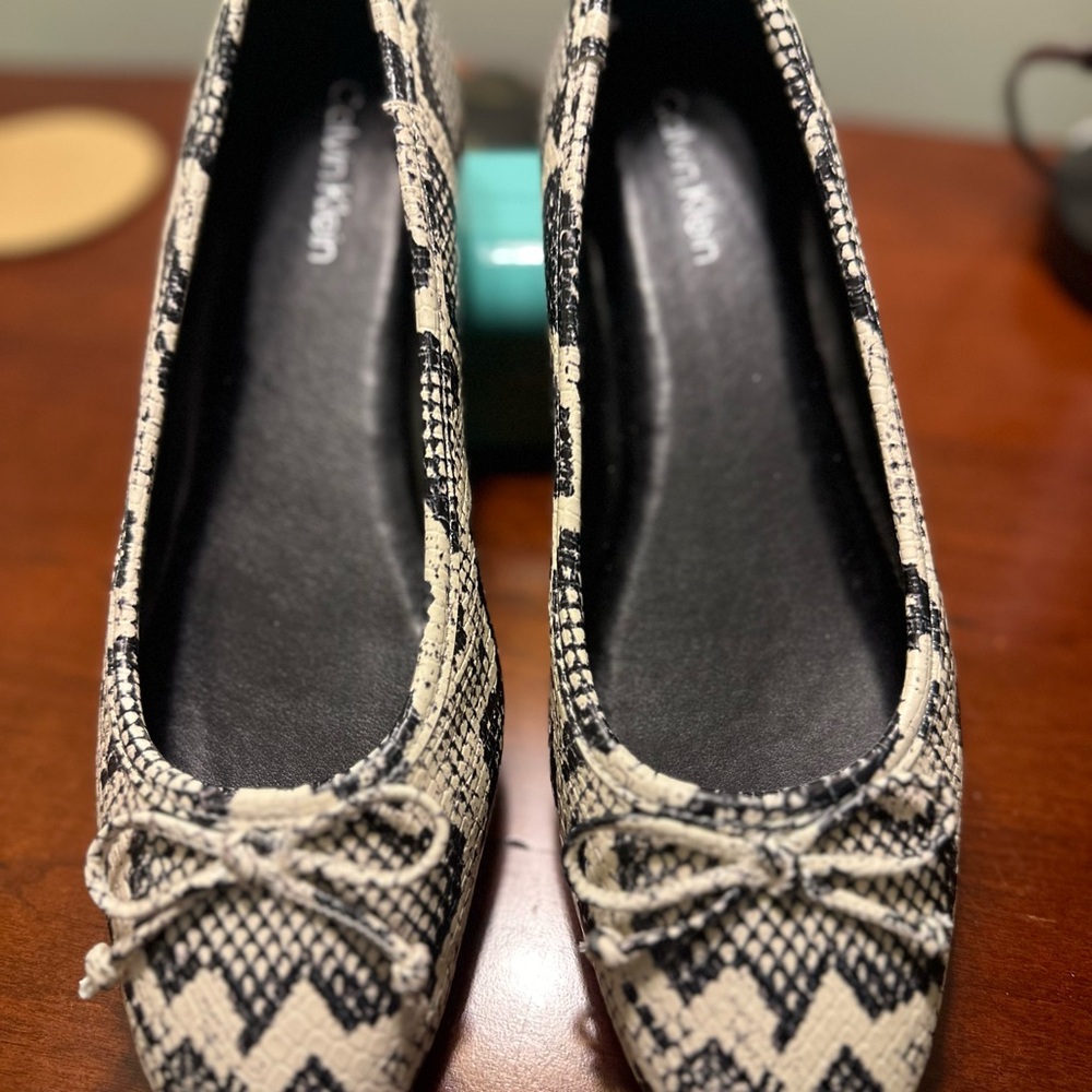 NEW Calvin Klein Black and White Snakeskin Ballet Flats